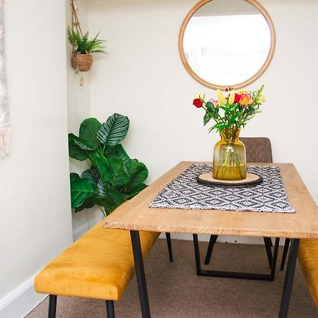 באת' Beautiful Character 3 Bed City Centre Apartment מראה חיצוני תמונה