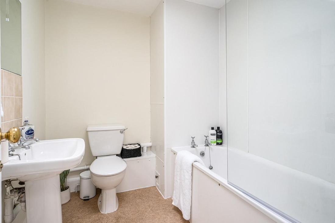 באת' Beautiful Character 3 Bed City Centre Apartment מראה חיצוני תמונה