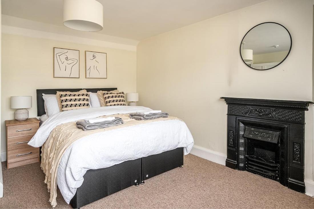 באת' Beautiful Character 3 Bed City Centre Apartment מראה חיצוני תמונה